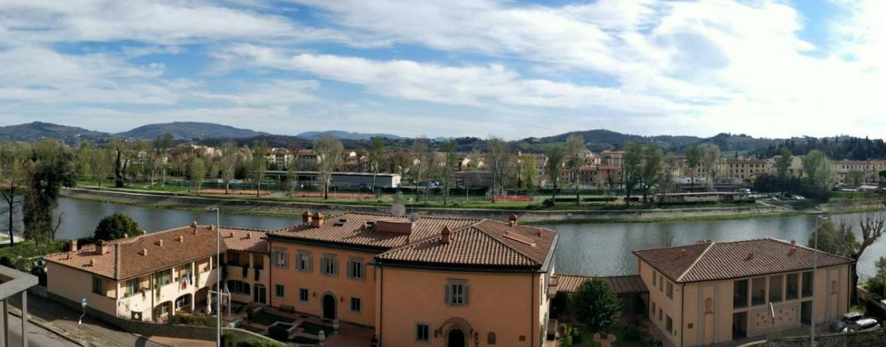 Columbus Urban Resort 피렌체 외부 사진 View of the Arno river from the tower of the Palazzo del Podestà